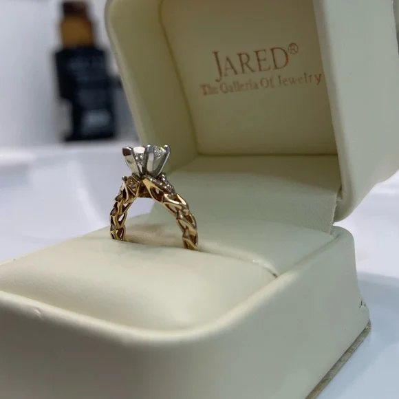 1 CARAT NATURAL DIAMOND ring from Jared - Picture 4 of 11